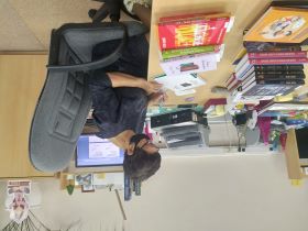 Сотрудники отдела комплектования кропотливо работают над созданием фонда модельной библиотеки