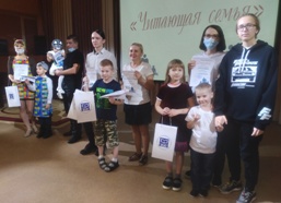 Читающая сем