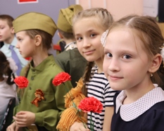 Дети с цветами