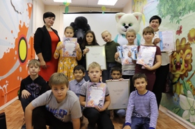 Ученики 2А и 4А классный руководитель Шульская Елена на вручении дипломовJPG