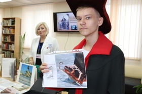 смелый участник в роли Петра