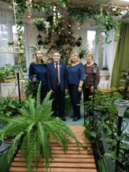 Айпин Е.Д. в Зимнем саду ЦГБ