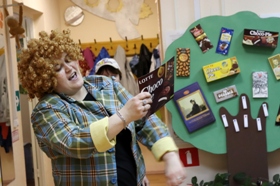 Карлсон загадывает загадки кричалки