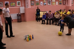 игра в Веселый боулинг