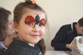 Детям рисовали на лице