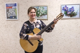 Руководитель Гитарного круга с музыкальным поздравлением