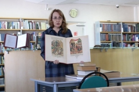 Заведующая читальным залом Елена Валерьевна Арнаут