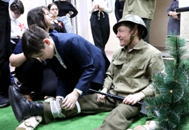 перевязка раненого бойца