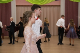 Елизавета Ларикова с кавалером