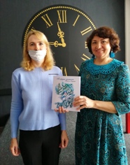 Дарение книги в библиотеку