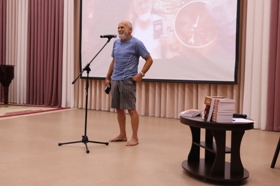 В. Несин презентует книгу