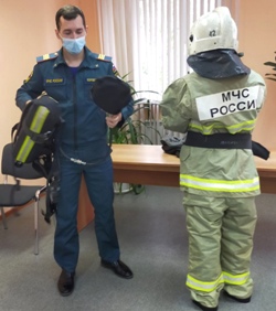 Встреча с пожарным в городской библиотеке №5