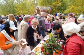 посетители ярмарки