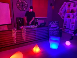 диджей Саймон