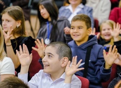 дети на встрече с писательницей