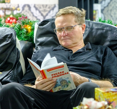 читаем Русланан и Людмилу