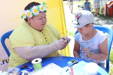 Мастер-класс проводит библиотекарь Светлана Нечаева