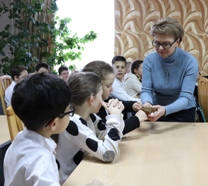 Ребята попробовали блокадный хлеб